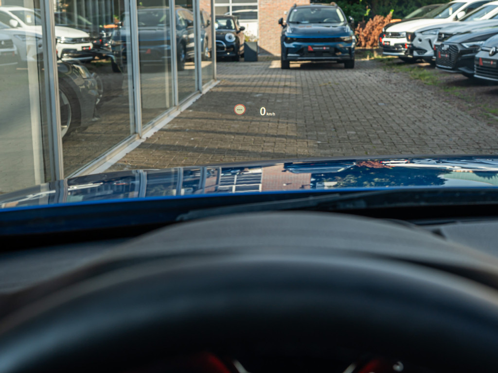 48167212-7.jpg